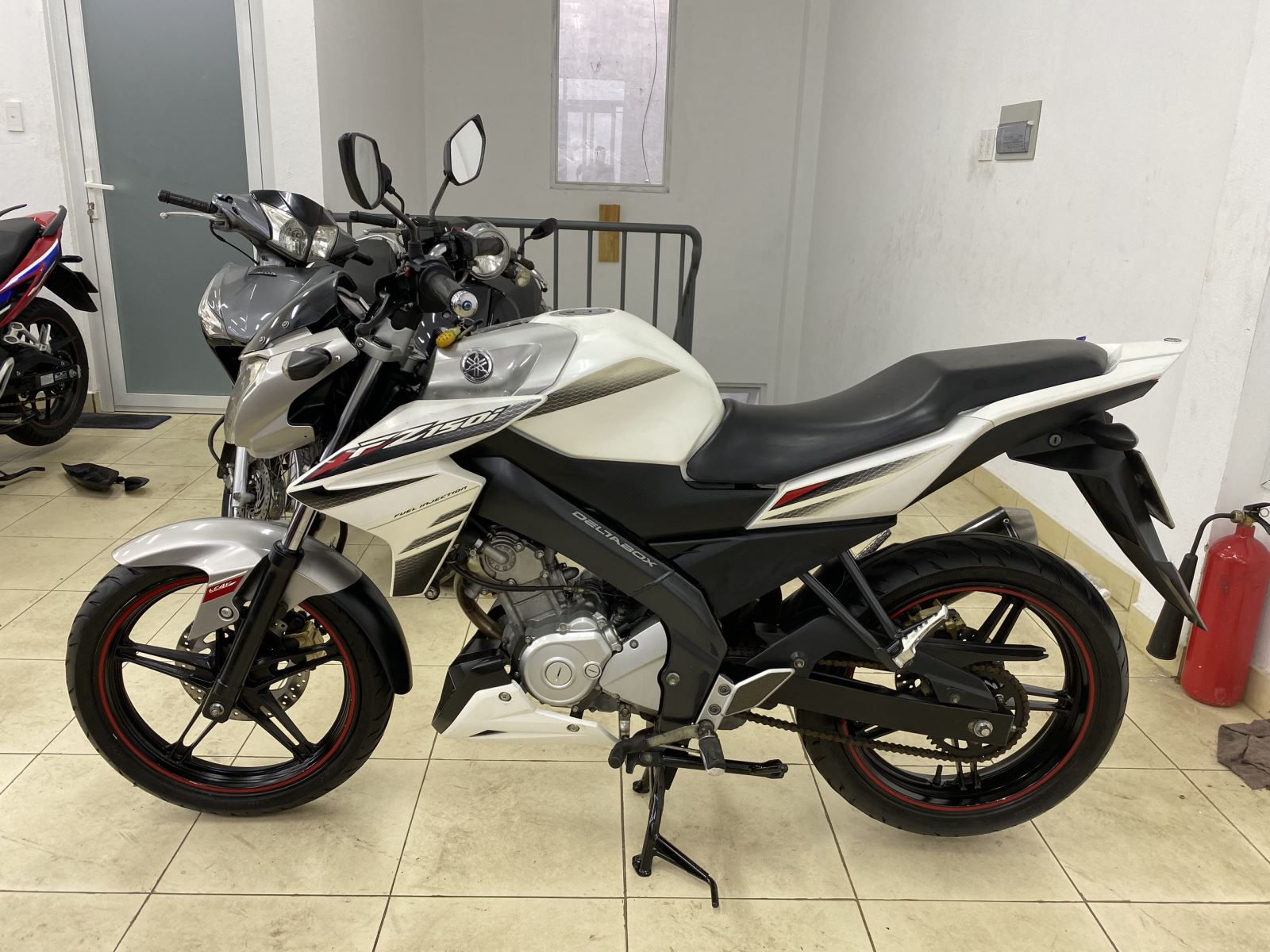 moto nakebike Yamaha FZi 150i bs 59v2-10787